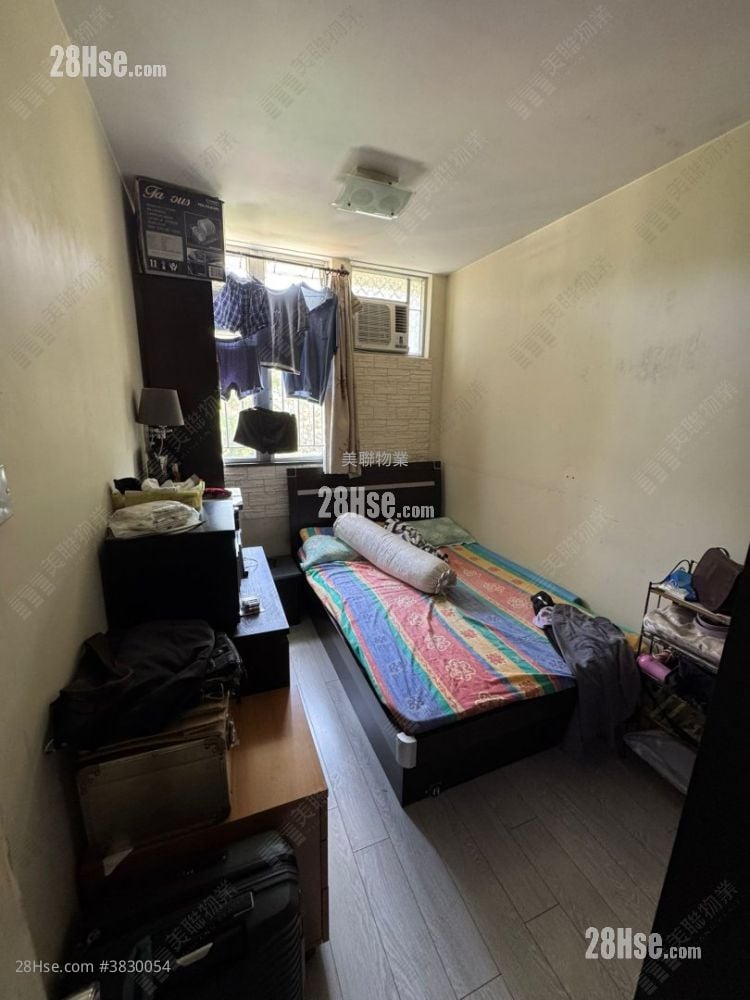 Hin Ming Court Sell 3 Bedrooms , 1 Bathroom