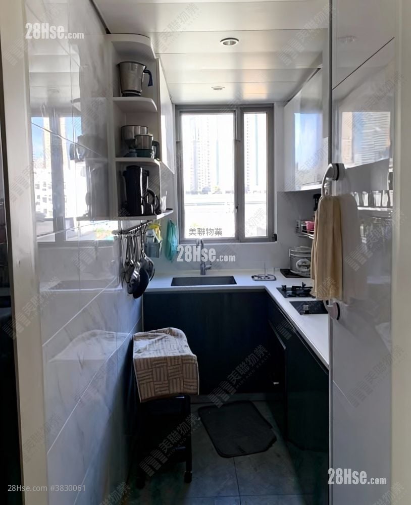 Capri Sell 3 Bedrooms 749 ft²
