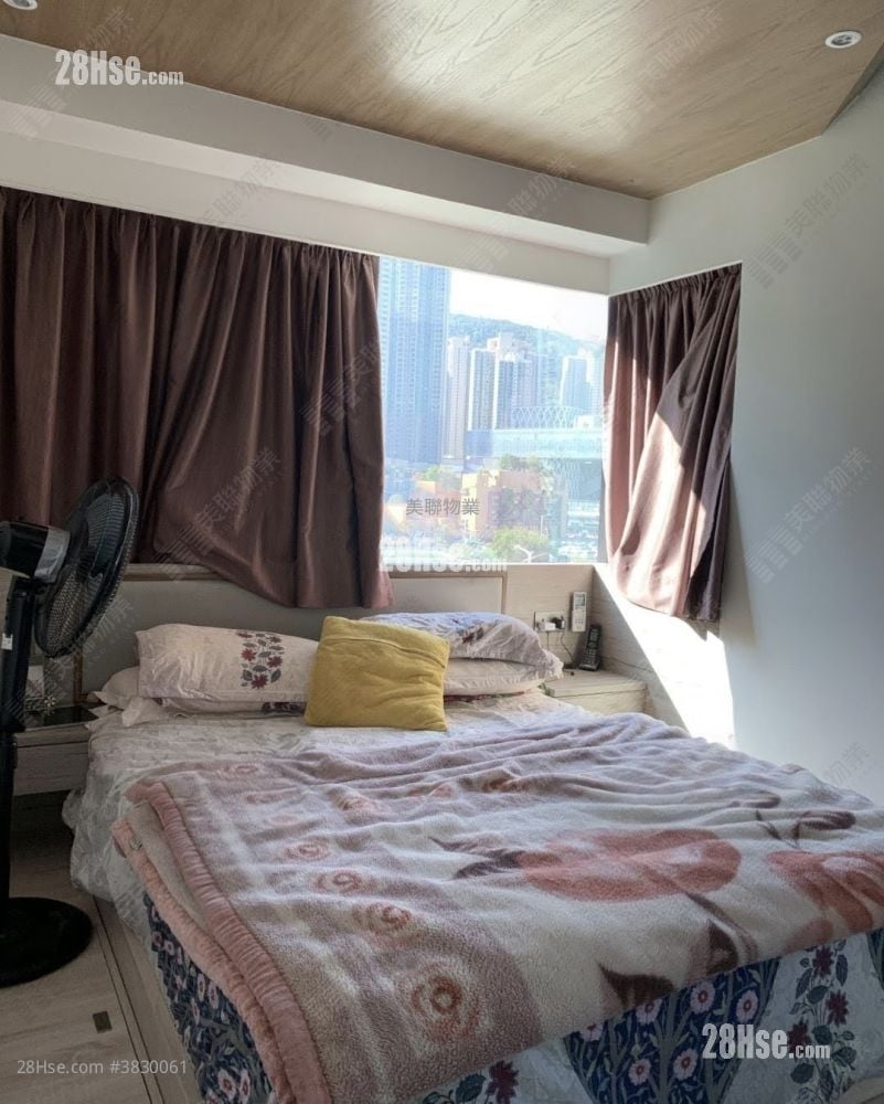 Capri Sell 3 Bedrooms 749 ft²