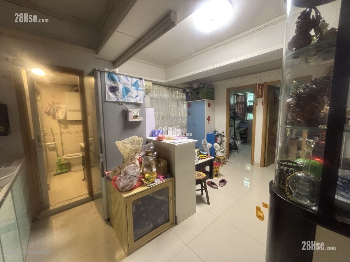 Cheong Fung Mansion Rental 2 Bedrooms , 1 Bathroom 432 ft²