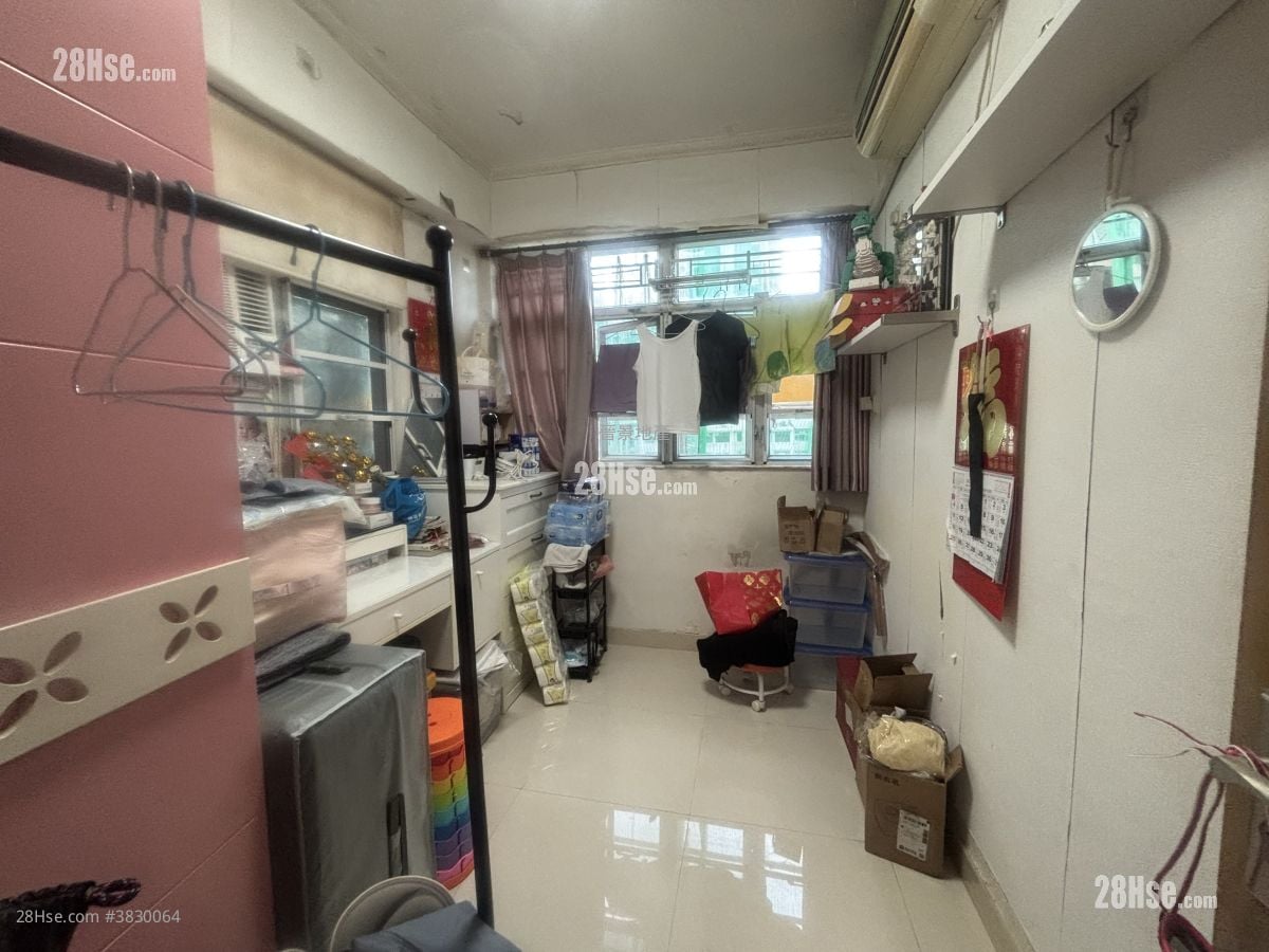Cheong Fung Mansion Rental 2 Bedrooms , 1 Bathroom 432 ft²