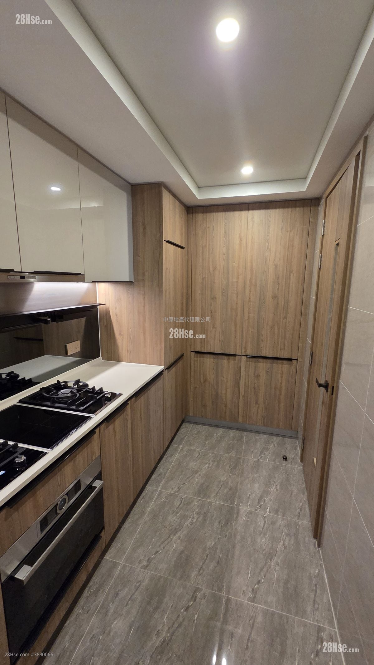 Centra Horizon Sell 3 Bedrooms , 3 Bathrooms 1,019 ft²
