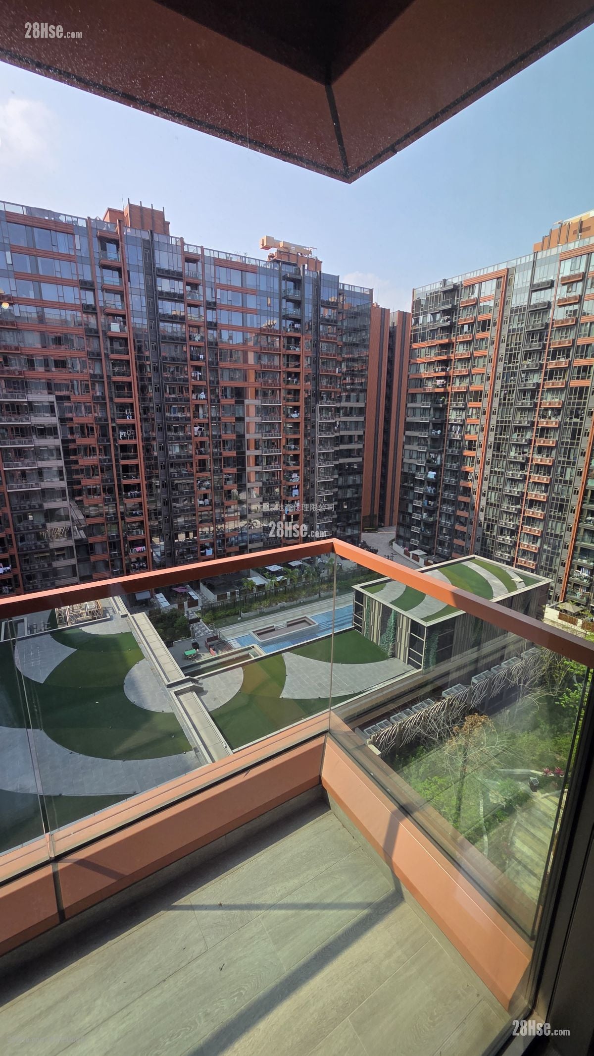 Centra Horizon Sell 3 Bedrooms , 3 Bathrooms 1,019 ft²