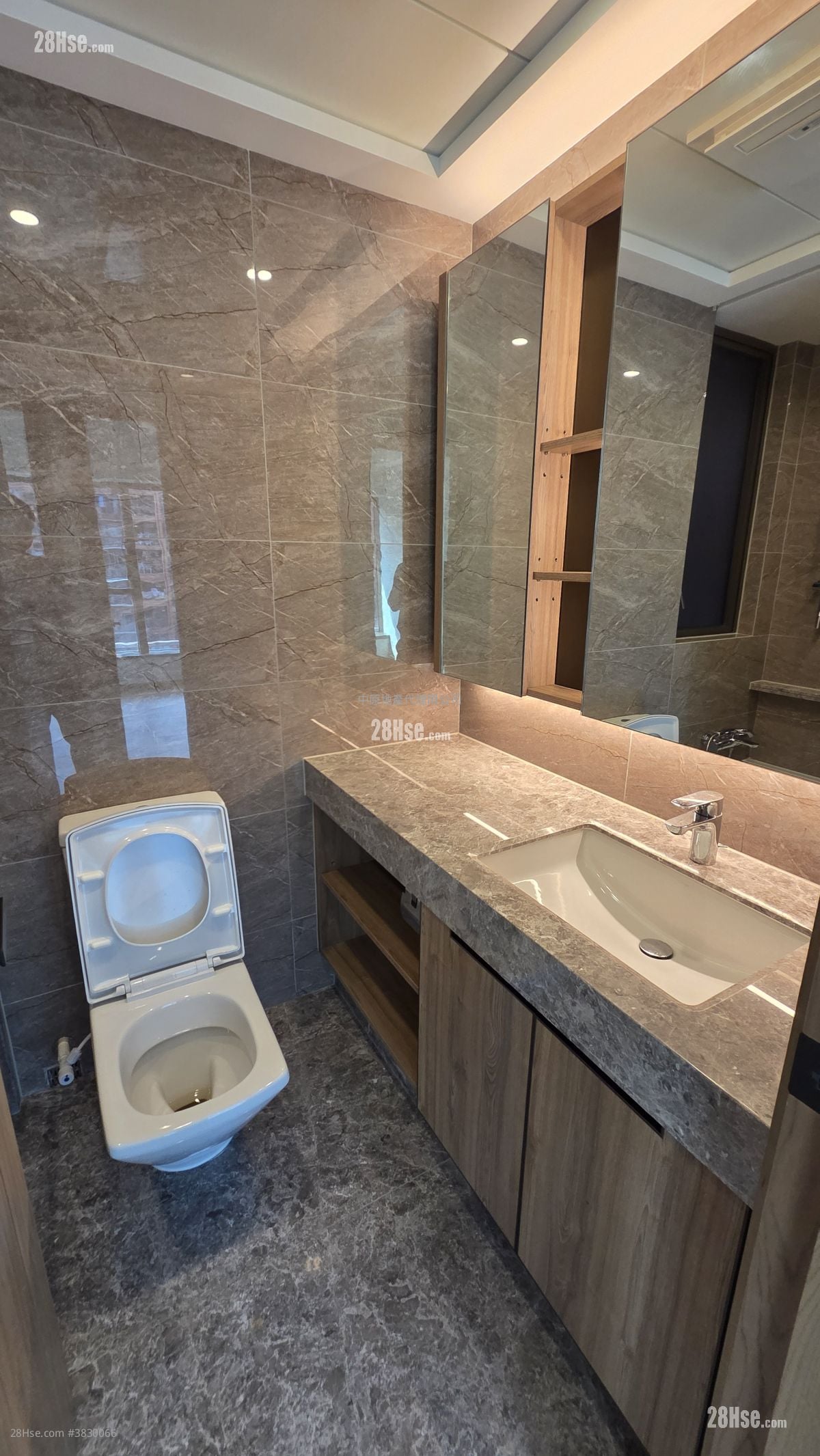 Centra Horizon Sell 3 Bedrooms , 3 Bathrooms 1,019 ft²