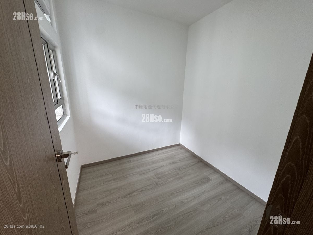 Kam Hay Court Sell 2 Bedrooms , 1 Bathroom 401 ft²