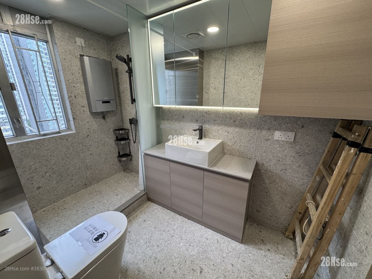 Kam Hay Court Sell 2 Bedrooms , 1 Bathroom 401 ft²