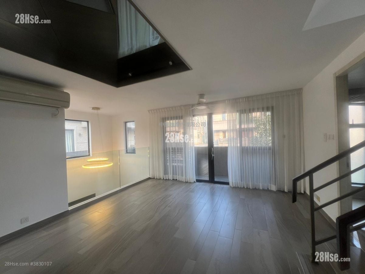 Village Rental 2,100 ft²
