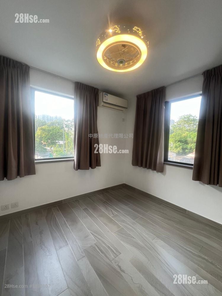 Village Rental 2,100 ft²