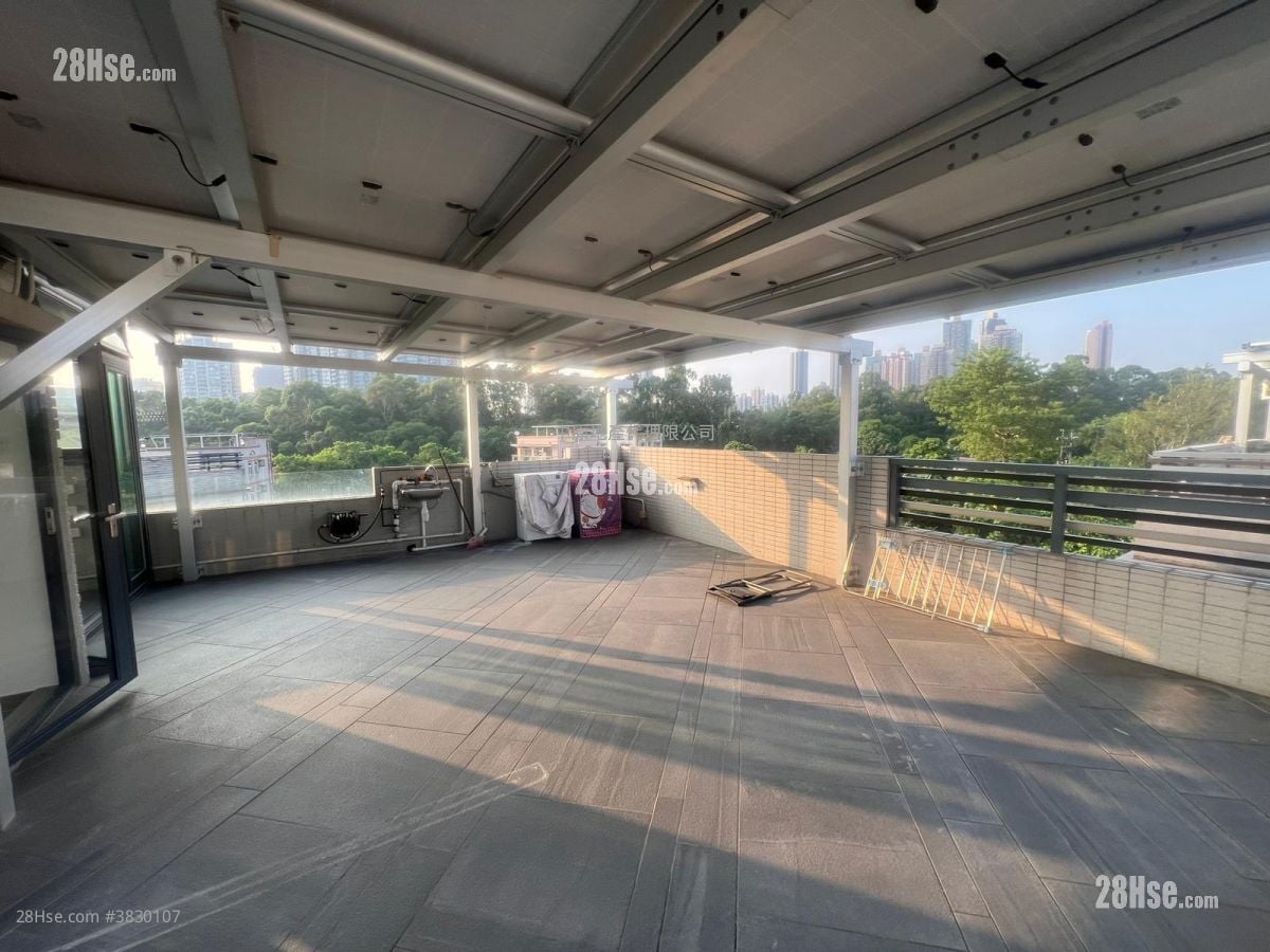 Village Rental 2,100 ft²