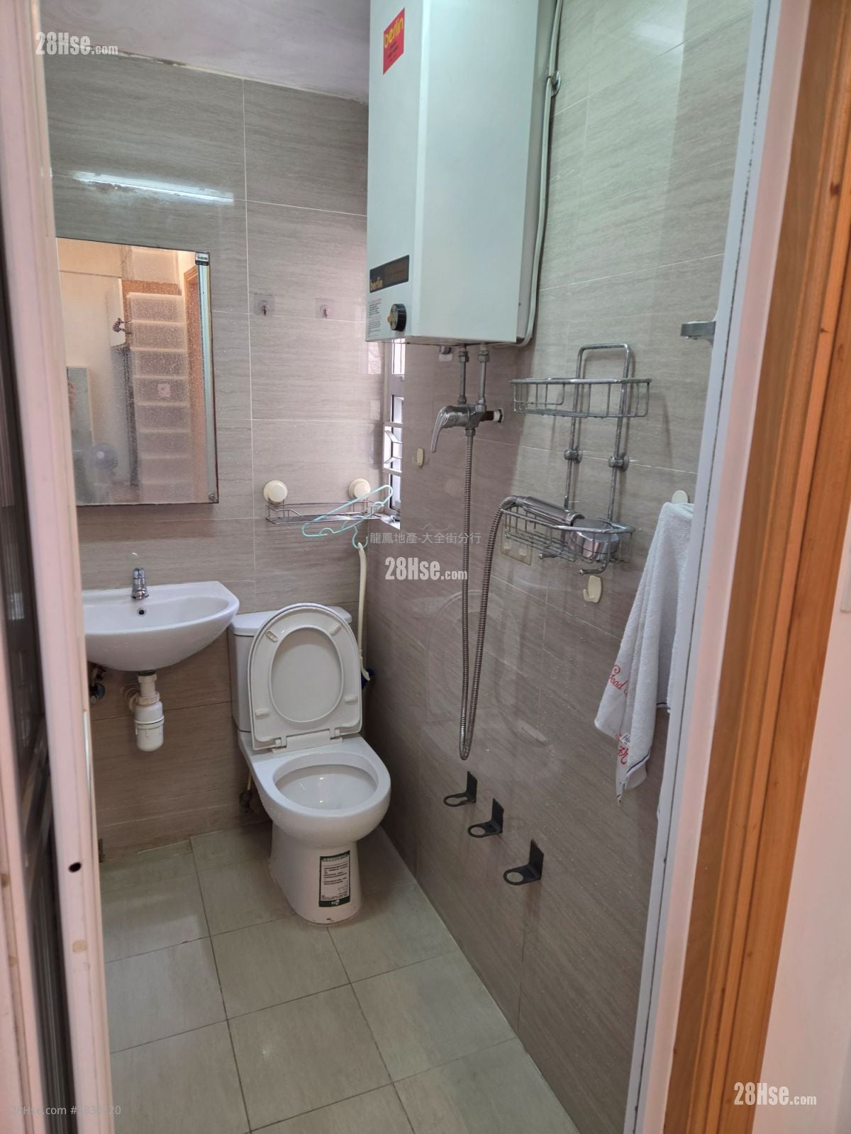 Cosmopolitan Estate Rental 2 Bedrooms , 1 Bathroom 326 ft²