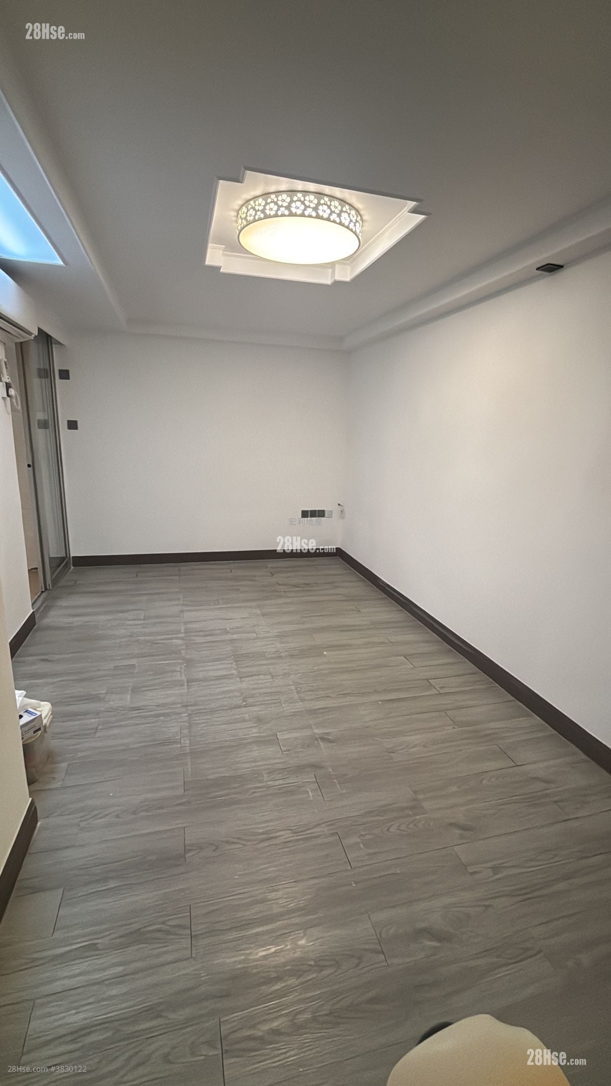 Chi Wan Cinema Building Rental 3 Bedrooms 399 ft²