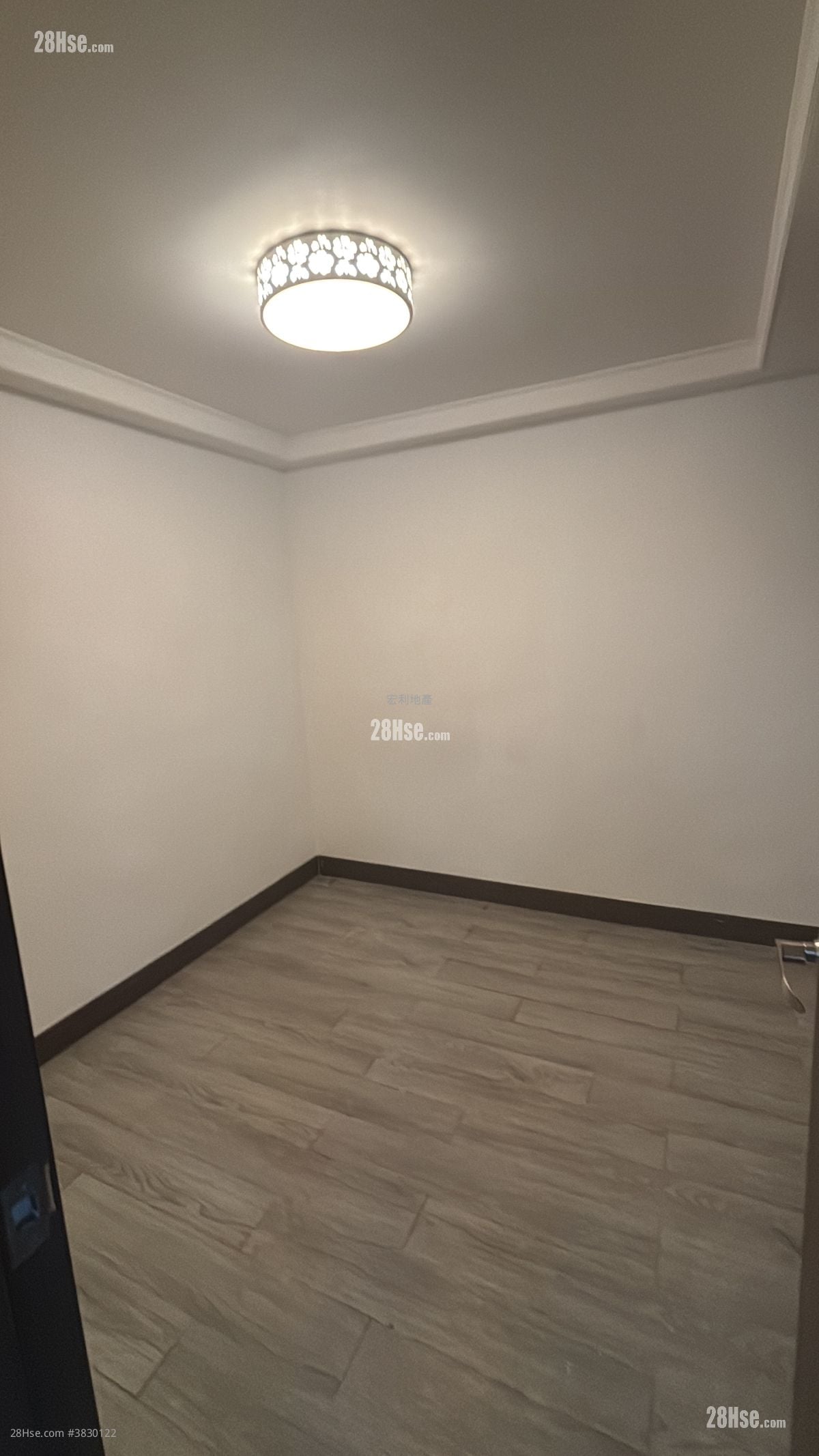 Chi Wan Cinema Building Rental 3 Bedrooms 399 ft²