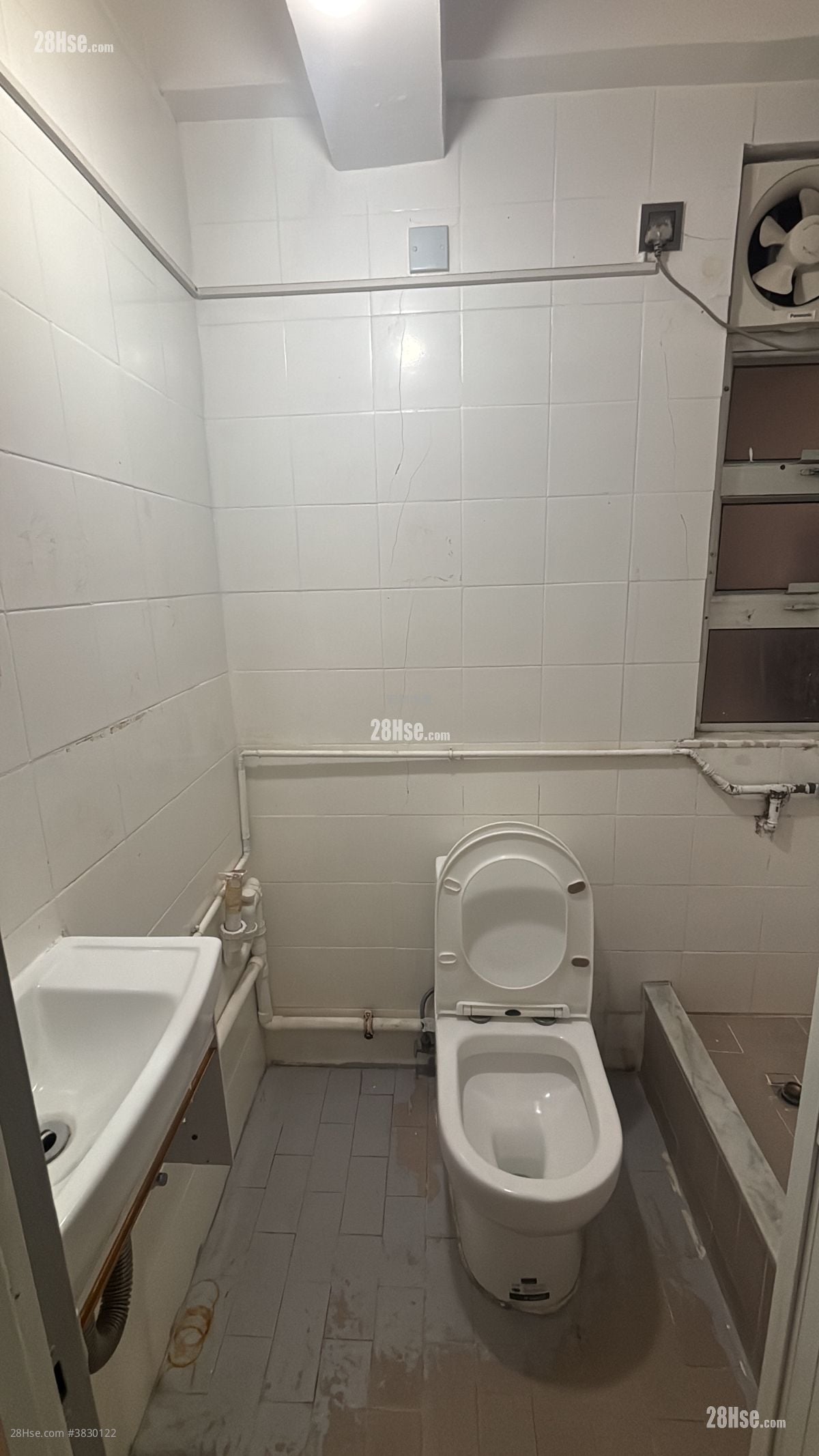 Chi Wan Cinema Building Rental 3 Bedrooms 399 ft²