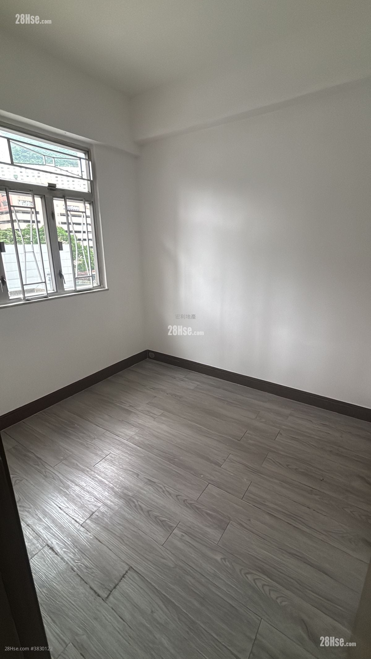 Chi Wan Cinema Building Rental 3 Bedrooms 399 ft²