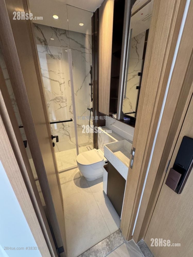 Eight Southpark Rental 2 Bedrooms , 1 Bathroom 351 ft²