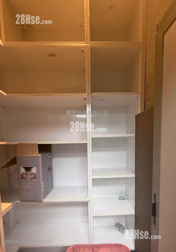 华俊工业中心 租盘 3 房 , 1 厕所