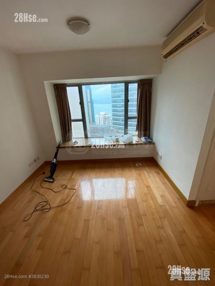 Queen's Terrace Sell 1 Bedroom 322 ft²