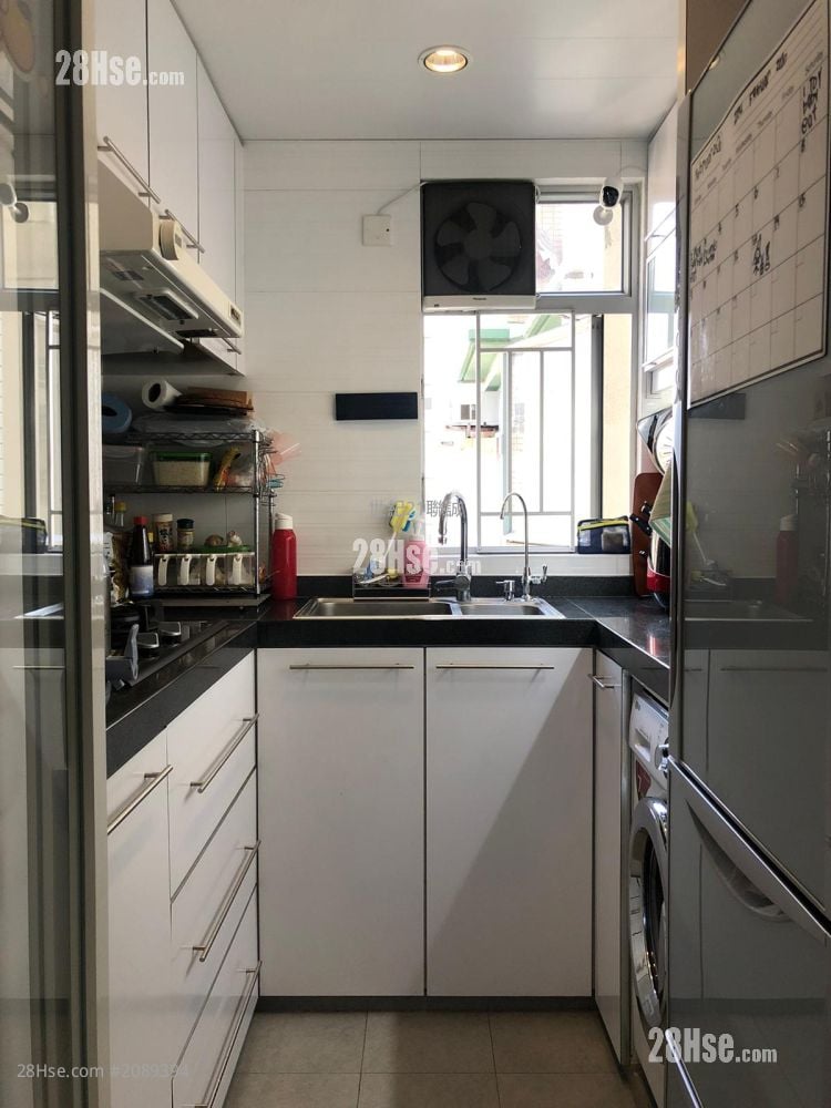 Hong Yat Court Sell 2 Bedrooms , 1 Bathroom 506 ft²