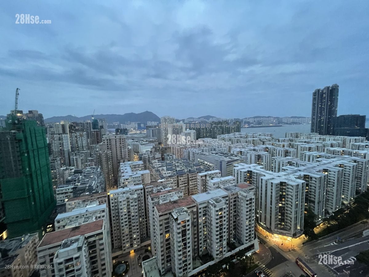 Royal Peninsula Sell 2 Bedrooms , 1 Bathroom 592 ft²