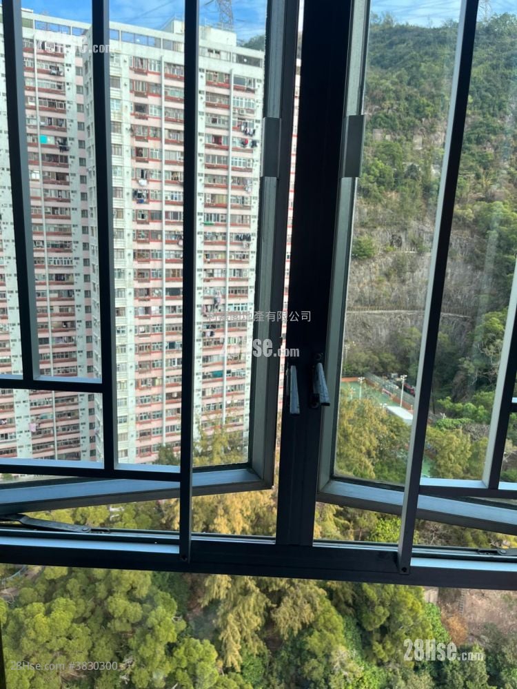 Greenknoll Court Sell 2 Bedrooms , 1 Bathroom 456 ft²