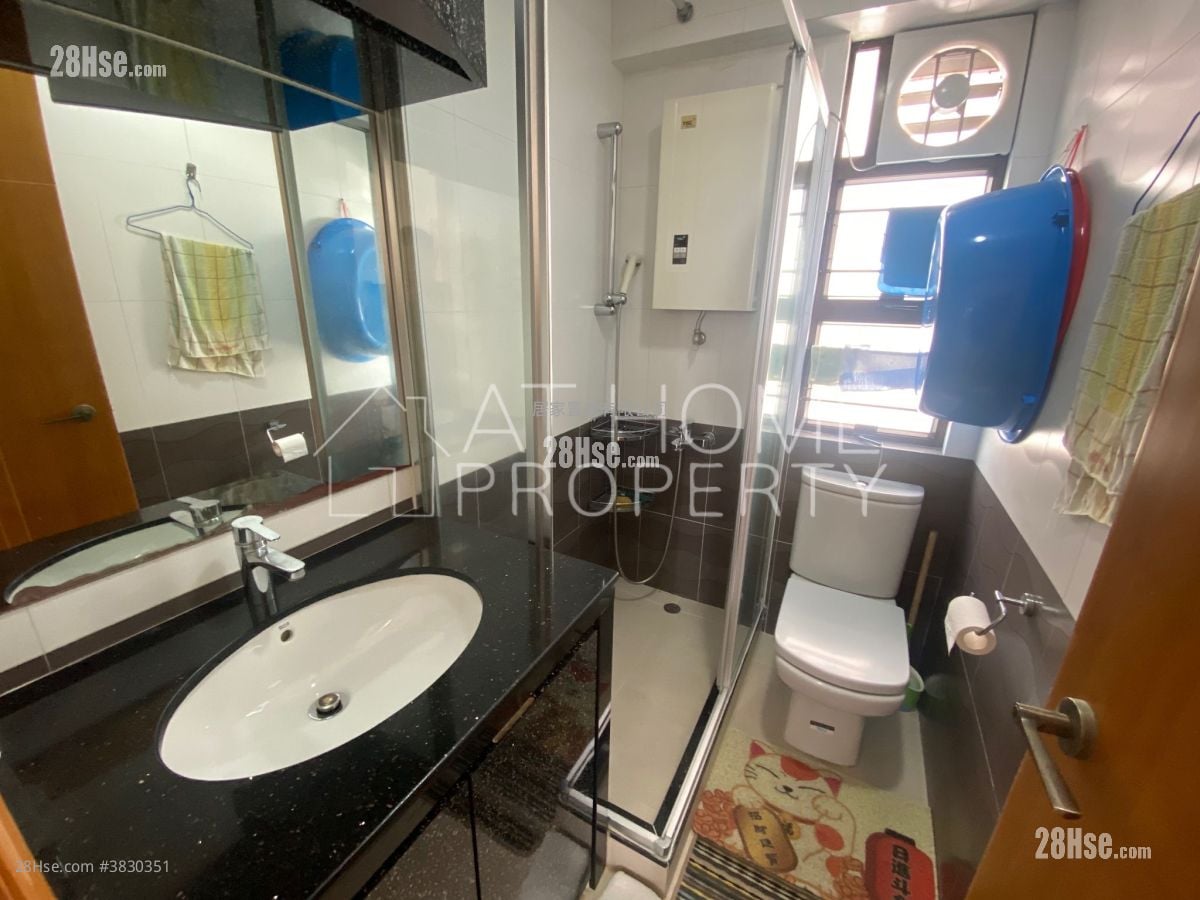 Nan Sang Building Rental 2 Bedrooms , 1 Bathroom 451 ft²