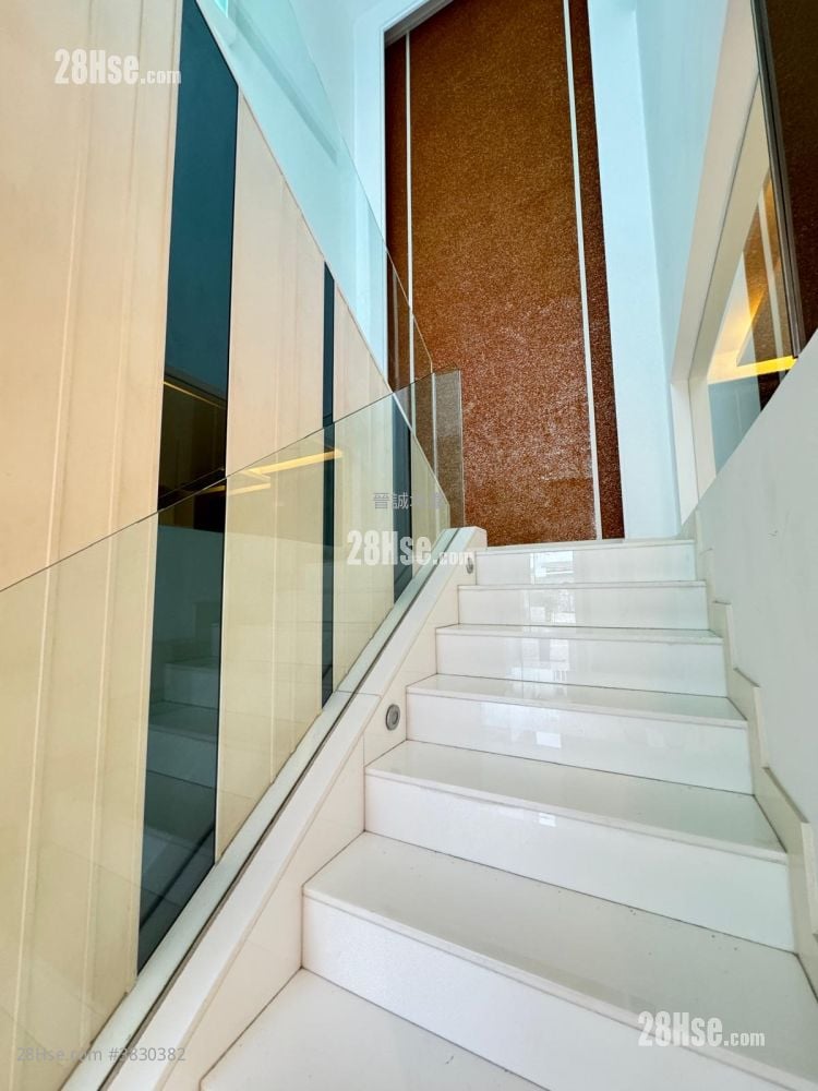 Monte Carlo Villas Sell 5+ Bedrooms , 4 Bathrooms 2,044 ft²