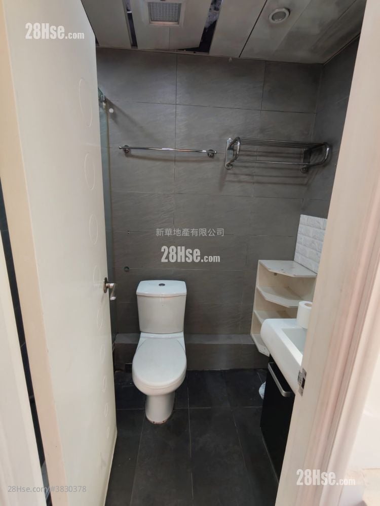 Waldorf Mansion Sell 3 Bedrooms , 2 Bathrooms 1,173 ft²