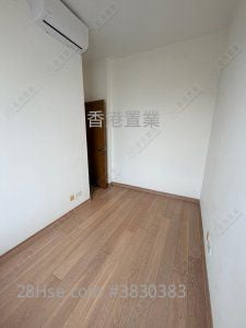 Cite 33 Sell 3 Bedrooms , 2 Bathrooms 677 ft²