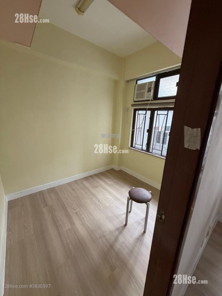 Po Tak Building Rental 2 Bedrooms , 1 Bathroom 333 ft²