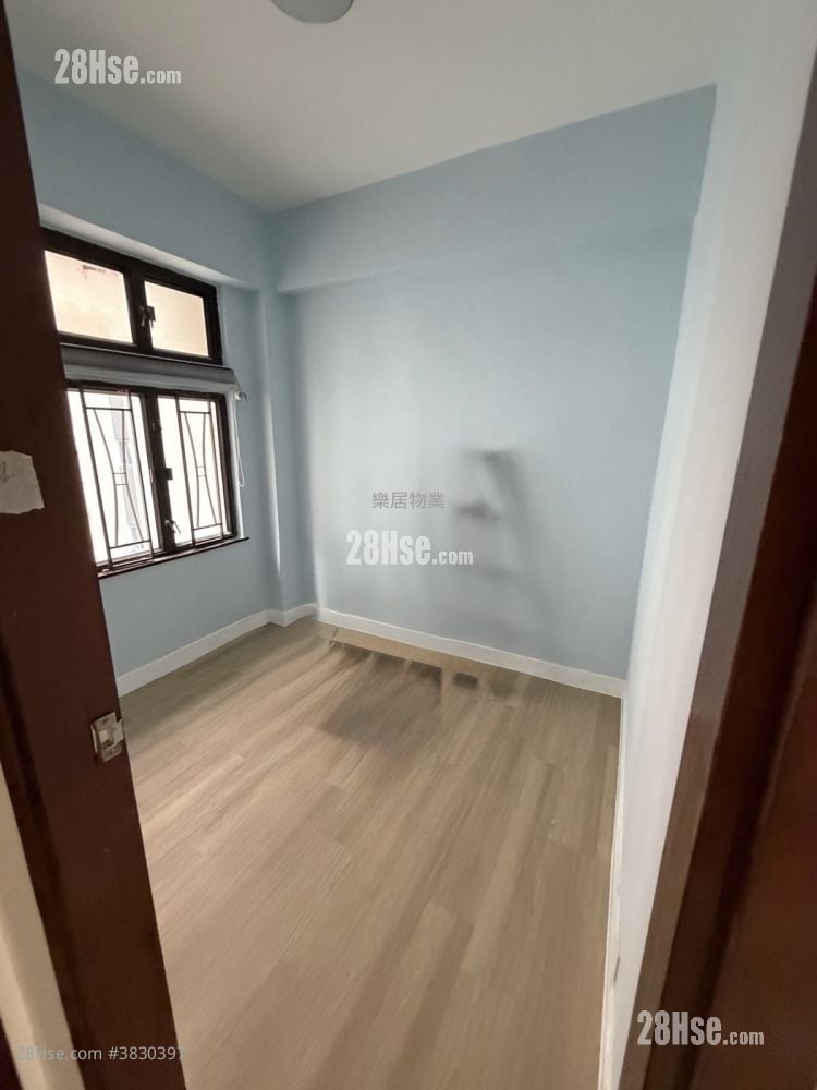 Po Tak Building Rental 2 Bedrooms , 1 Bathroom 333 ft²