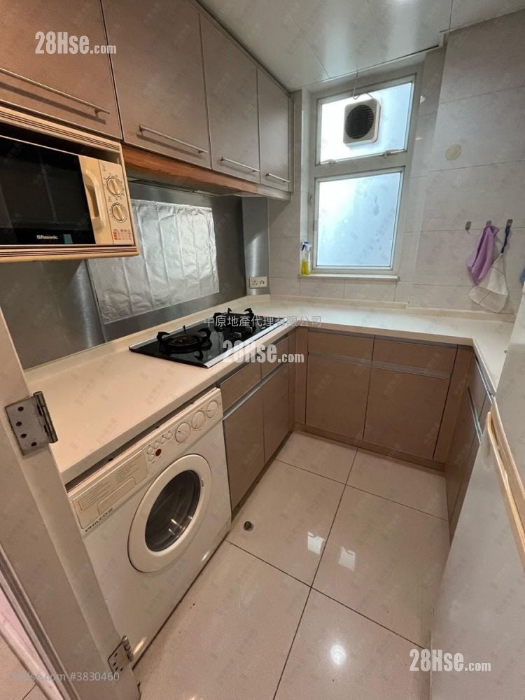 kitchen: Central Park Towers Sell 2 Bedrooms , 1 Bathroom 498 ft²
