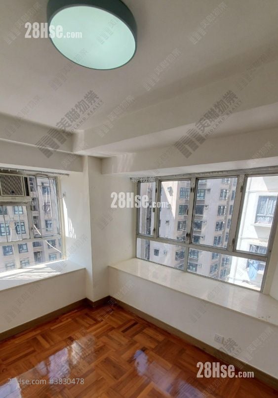 Hilton Plaza Sell 2 Bedrooms , 1 Bathroom 412 ft²
