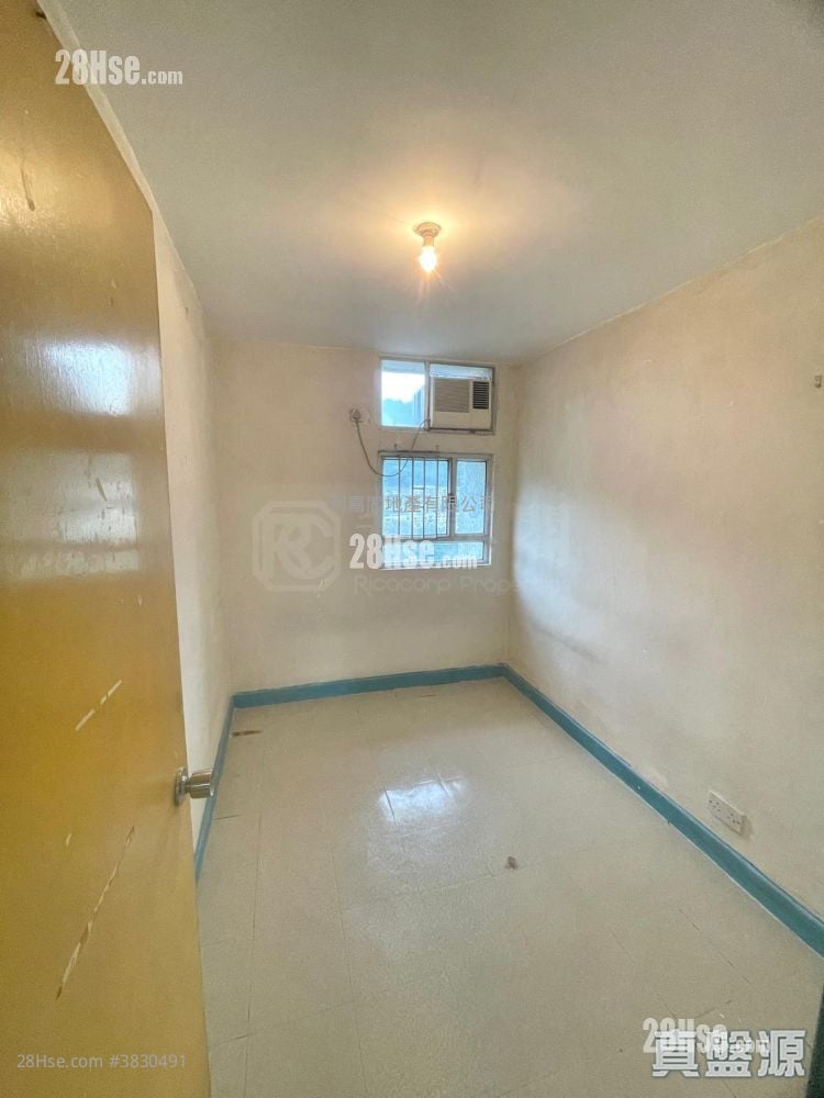 Ying Ming Court Sell 3 Bedrooms , 1 Bathroom 645 ft²