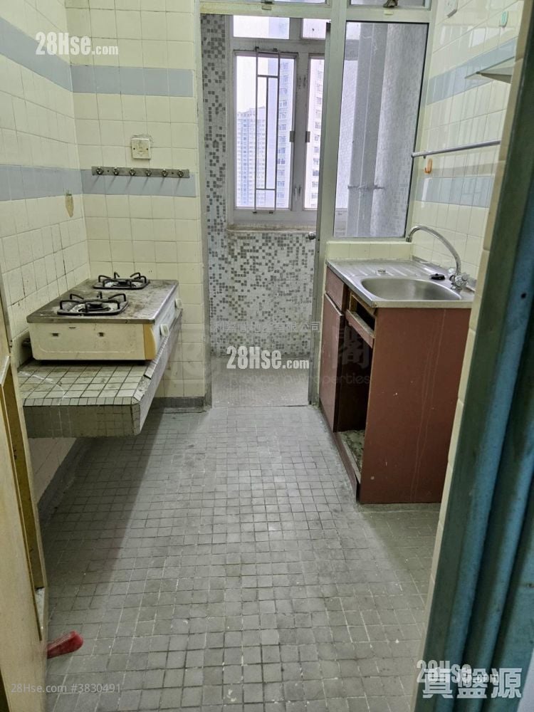 Ying Ming Court Sell 3 Bedrooms , 1 Bathroom 645 ft²