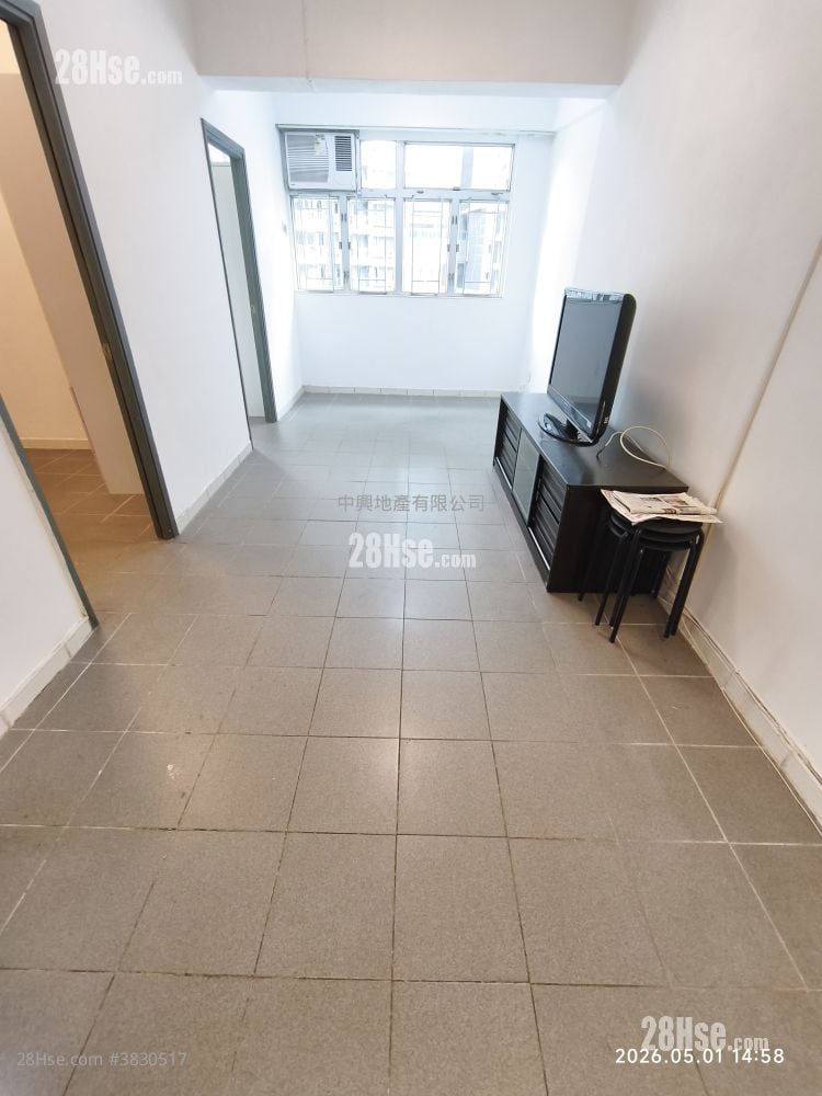 Garden Building Rental 2 Bedrooms , 1 Bathroom 429 ft²