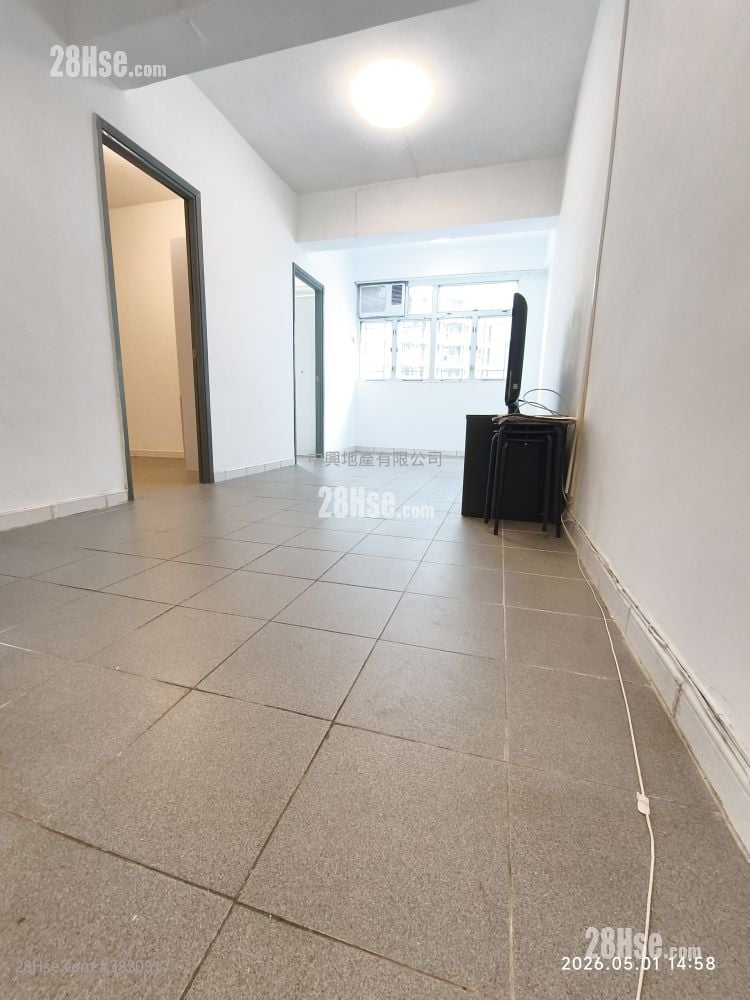 Garden Building Rental 2 Bedrooms , 1 Bathroom 429 ft²