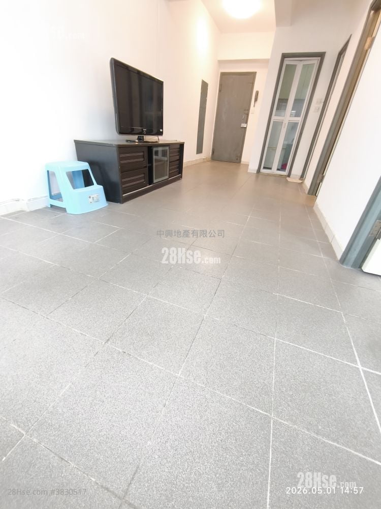 Garden Building Rental 2 Bedrooms , 1 Bathroom 429 ft²