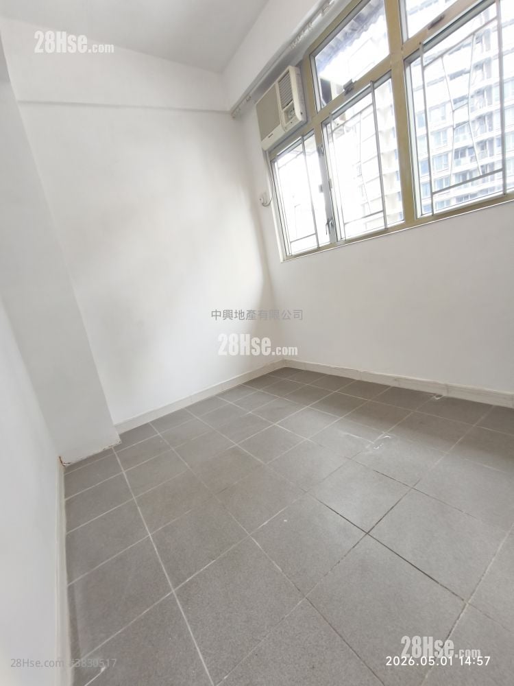 Garden Building Rental 2 Bedrooms , 1 Bathroom 429 ft²