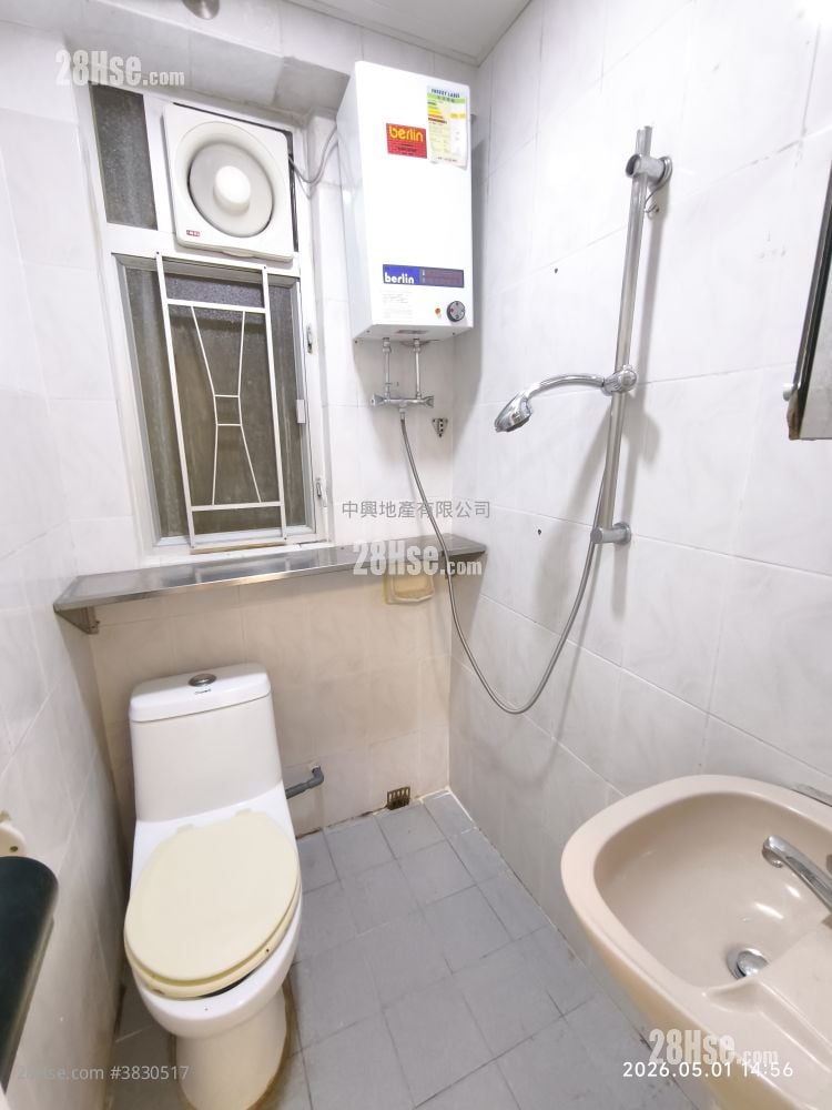 Garden Building Rental 2 Bedrooms , 1 Bathroom 429 ft²