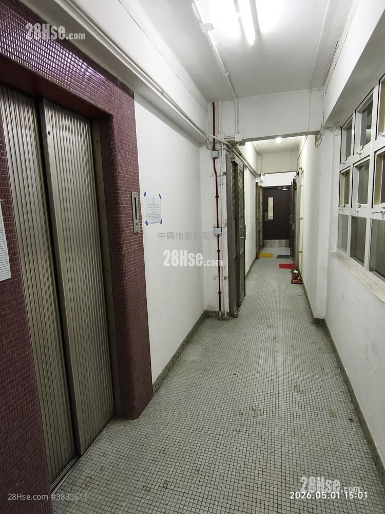 Garden Building Rental 2 Bedrooms , 1 Bathroom 429 ft²