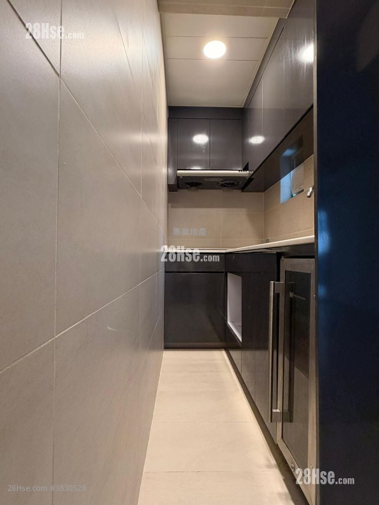 Valiant Court Rental 1 Bedroom , 1 Bathroom 307 ft²