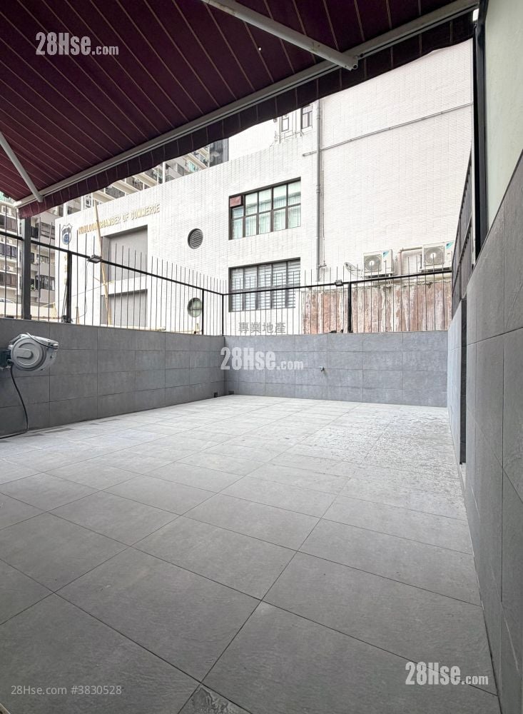 Valiant Court Rental 1 Bedroom , 1 Bathroom 307 ft²