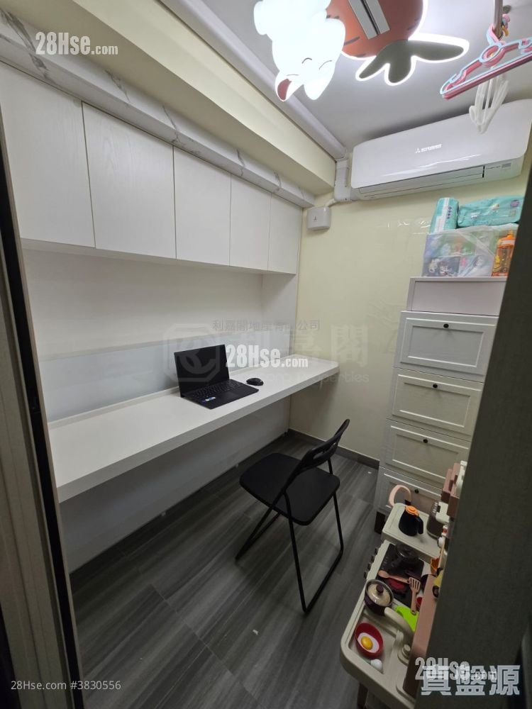 Tseung Kwan O Village Sell 2 Bedrooms , 1 Bathroom 350 ft²