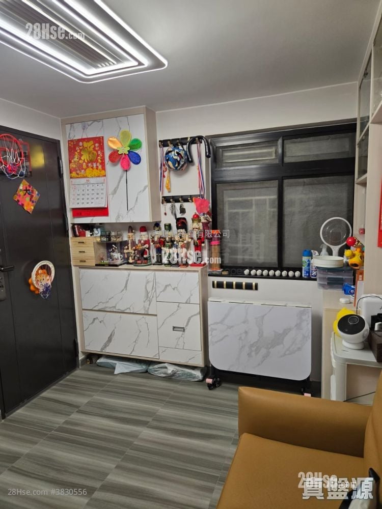 Tseung Kwan O Village Sell 2 Bedrooms , 1 Bathroom 350 ft²