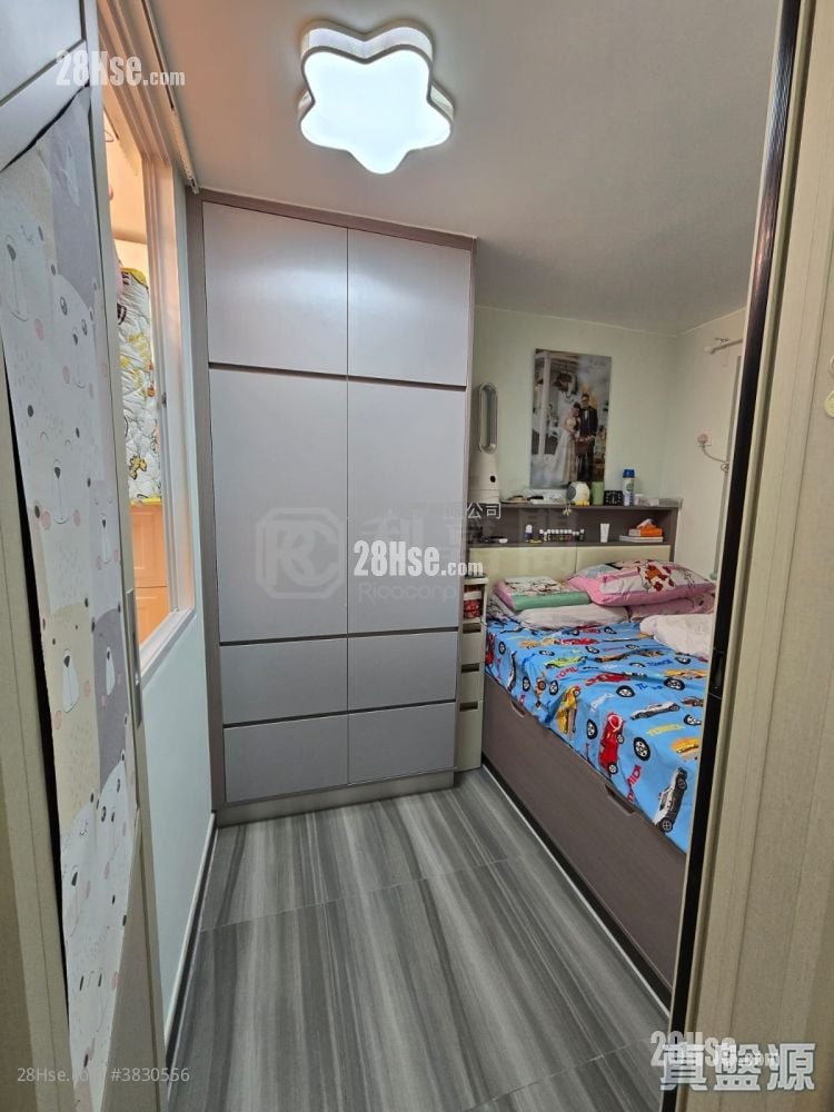 Tseung Kwan O Village Sell 2 Bedrooms , 1 Bathroom 350 ft²