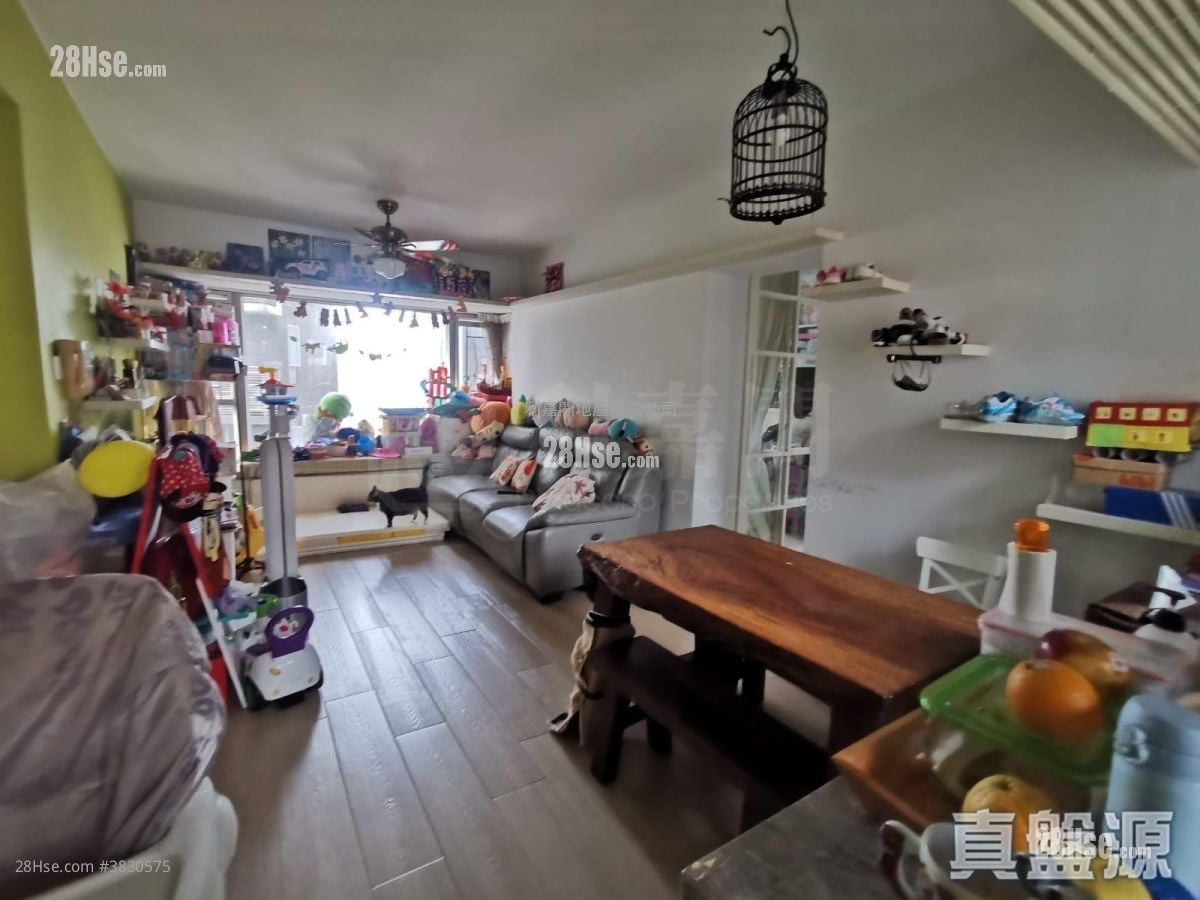 Hilary Court Sell 3 Bedrooms , 2 Bathrooms 659 ft²