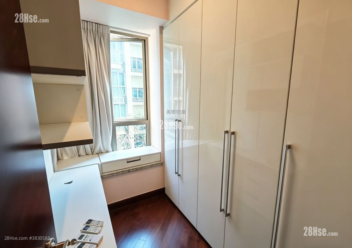 Mayfair By The Sea Rental 3 Bedrooms 886 ft²