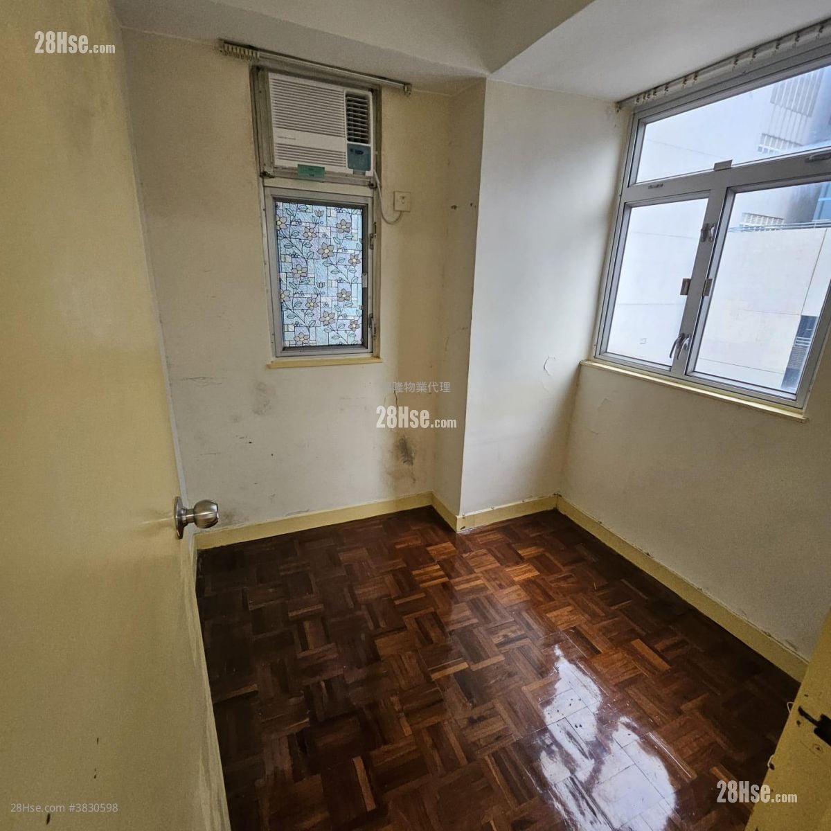 Sunshine Plaza Sell 2 Bedrooms , 2 Bathrooms 433 ft²
