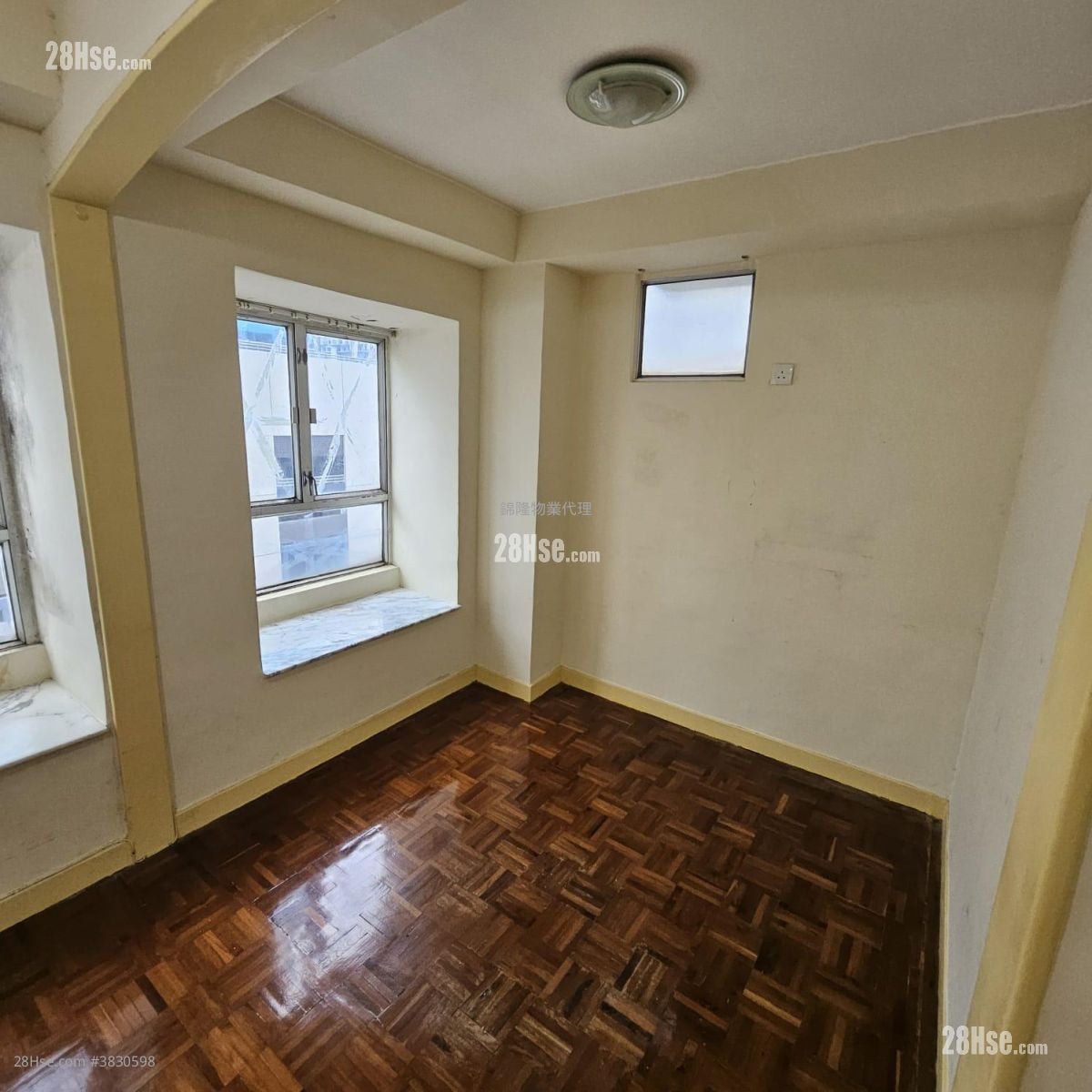 Sunshine Plaza Sell 2 Bedrooms , 2 Bathrooms 433 ft²