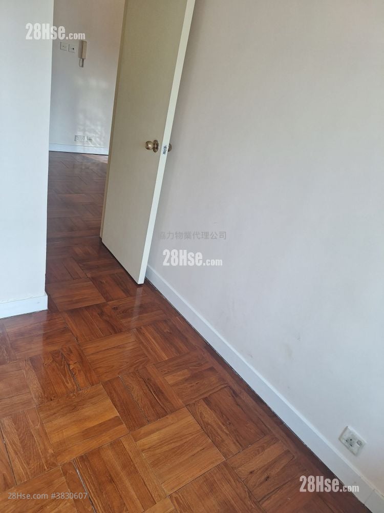 Welland Plaza Sell 2 Bedrooms , 2 Bathrooms 348 ft²